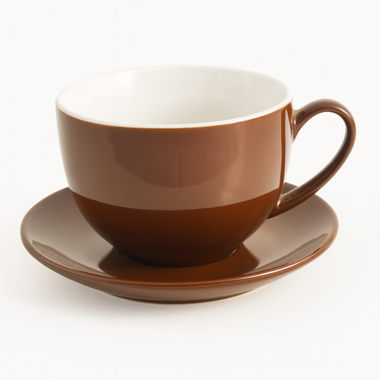 braun-braune-runde-kaffeetasse-mit-untertasse