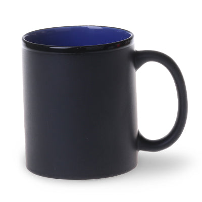 schwarz-matte-tasse-matter-becher-innen-blau