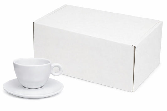 weisse-stabile-geschenk-verpackung-cappuchinotasse-mit-unterasse-weiss